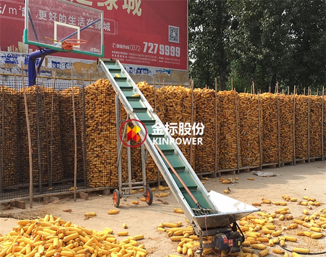 塑料格柵圍網(wǎng)在近年來(lái)被廣大農(nóng)戶(hù)、養(yǎng)殖戶(hù)大量采用，甚至漸漸取代了傳統(tǒng)金屬?lài)鷻?。塑料格柵圍網(wǎng)的優(yōu)勢(shì)是成本低、強(qiáng)度高、結(jié)實(shí)耐用、防腐蝕、不生銹、壽命長(zhǎng)、一體成型，對(duì)于晾曬農(nóng)作物起到很好的作用，一般圈玉米會(huì)采